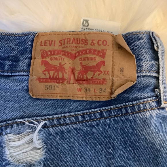 Levi's 501 Denim Blue Men Jeans Distressed/Destroyed 34x34 Straight Button Fly - Picture 4 of 16